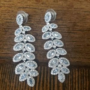 Swarovski Piercing Swing Leaf Motif Pastel Blue Clear 55830